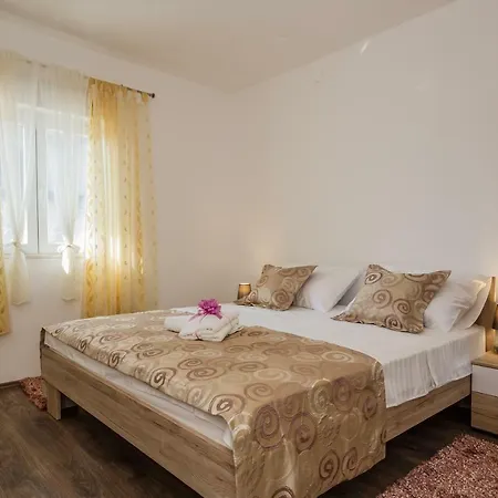 Rose - Ruza Kastela